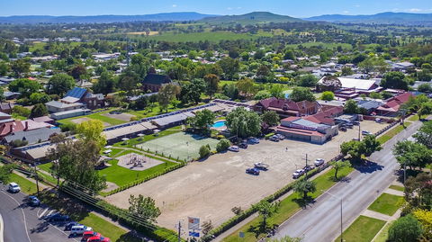 Alzburg Resort - Redcliffe Tourism 2