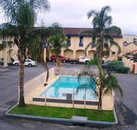 Econo Lodge Hacienda International - Redcliffe Tourism