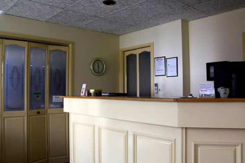 Armidale Motel - Redcliffe Tourism 1