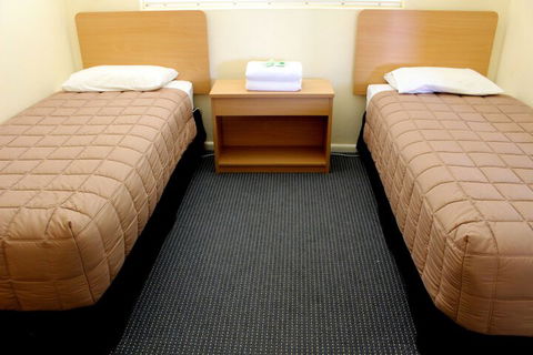 Armidale Motel - Redcliffe Tourism 5