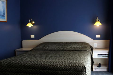 Armidale Motel - Redcliffe Tourism 7