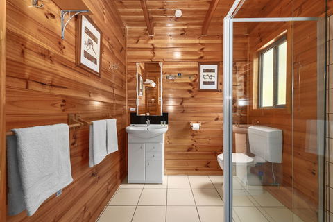 Lumera Chalets - Redcliffe Tourism 4