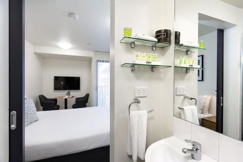 City Edge North Melbourne - Redcliffe Tourism 6