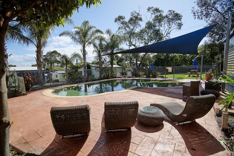 Amaroo Holiday Park - Redcliffe Tourism 7