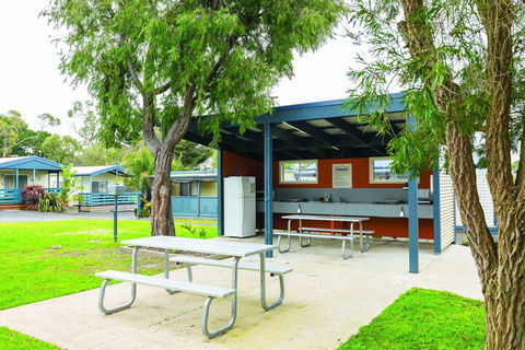 Amaroo Holiday Park - Redcliffe Tourism 1