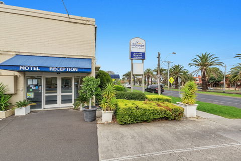 Alexander Motor Inn & Apartments - Redcliffe Tourism 0