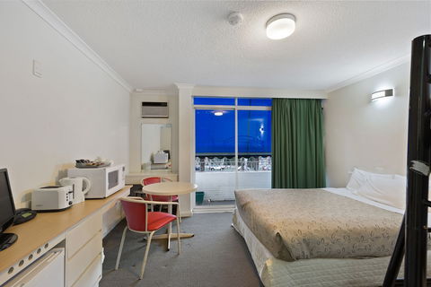Alexander Motor Inn & Apartments - Redcliffe Tourism 5