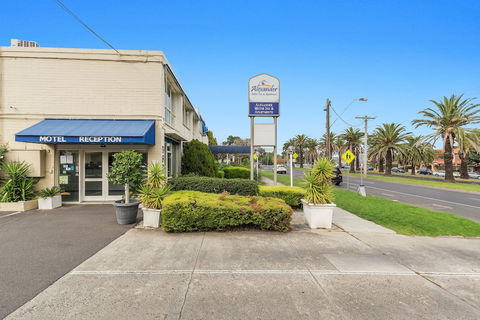 Alexander Motor Inn & Apartments - Redcliffe Tourism 2