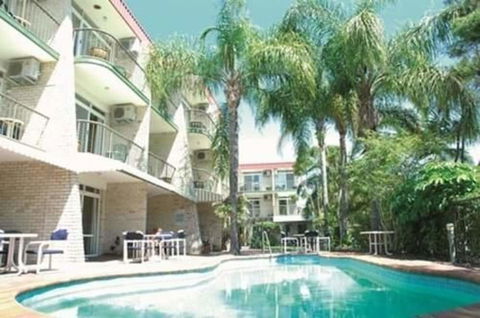 Bombora Resort - Redcliffe Tourism 2