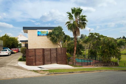 Bombora Resort - Redcliffe Tourism 1