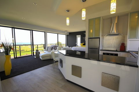 Horizon Deluxe Apartments - Redcliffe Tourism 4