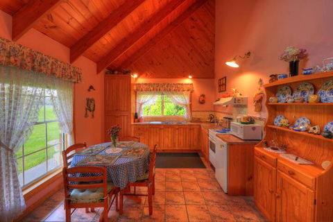 Rosebank Cottage Collection - Redcliffe Tourism 4