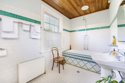 Silvermere - Redcliffe Tourism 6