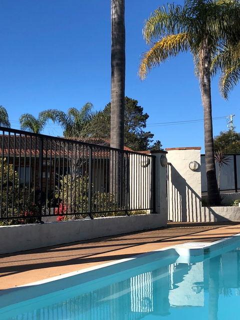 Sunseeker Motor Inn - Redcliffe Tourism 1