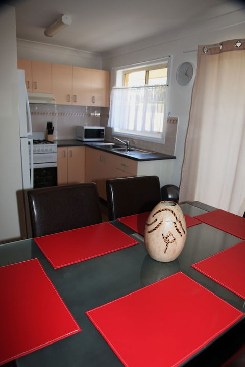 Titania Motel - Redcliffe Tourism 3