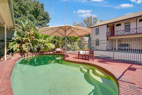 Prince Of Wales Motor Inn - Redcliffe Tourism 1