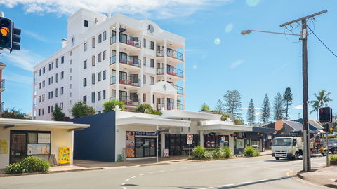 Aegean Apartments - Redcliffe Tourism 0