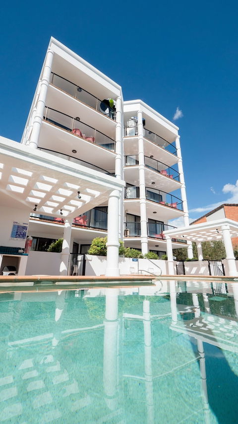 Aegean Apartments - Redcliffe Tourism 5