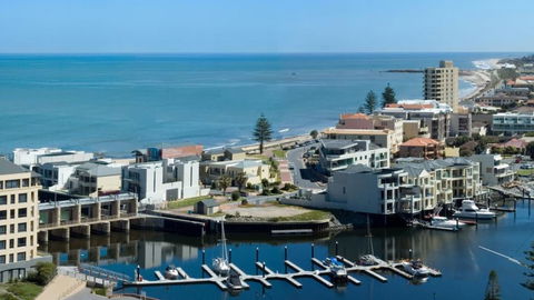 Atlantic Tower Motor Inn - Redcliffe Tourism 0