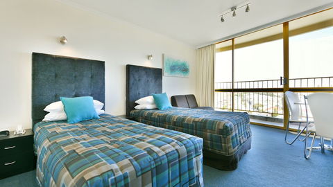 Atlantic Tower Motor Inn - Redcliffe Tourism 1