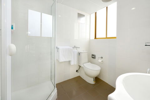 Atlantic Tower Motor Inn - Redcliffe Tourism 4