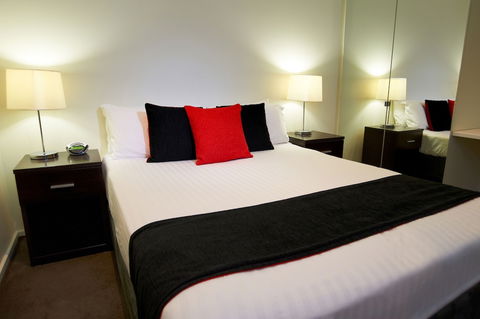 City Edge On Elizabeth - Redcliffe Tourism 3