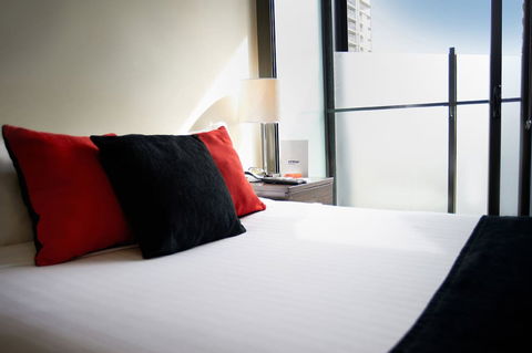 City Edge On Elizabeth - Redcliffe Tourism 4