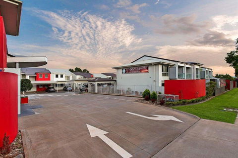 City Golf Club Motel - Redcliffe Tourism 1