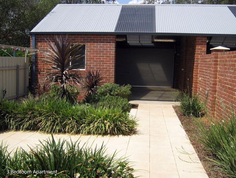 Charles Sturt Suites & Apartments - Redcliffe Tourism 1
