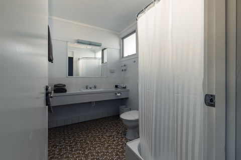 Barclay Motor Inn - Redcliffe Tourism 5