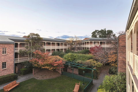 Adina Serviced Apartments Canberra Kingston - Redcliffe Tourism 4