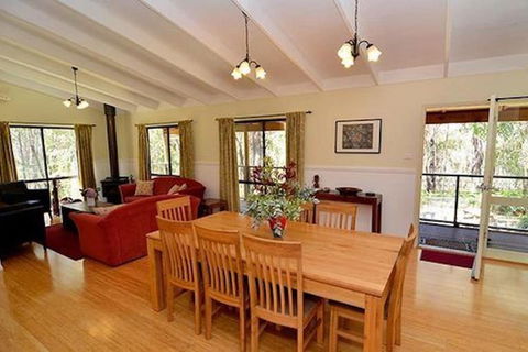Countrywide Cottages - Redcliffe Tourism 6