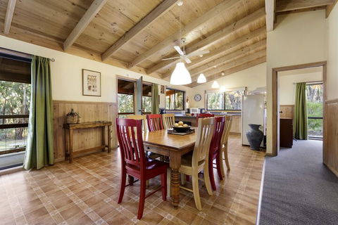 Countrywide Cottages - Redcliffe Tourism 7
