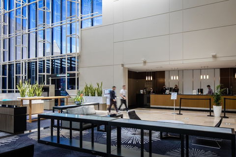 Crowne Plaza Canberra, An IHG Hotel - Redcliffe Tourism 2