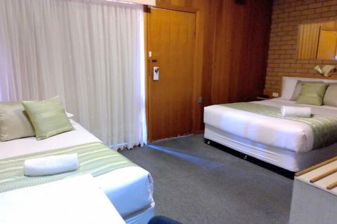 Country Home Motor Inn - Redcliffe Tourism 4