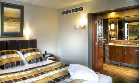 Country Club Tasmania - Redcliffe Tourism 6