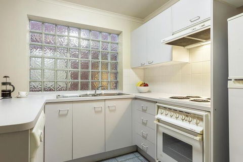 Alphington Serviced Apartments - Redcliffe Tourism 6