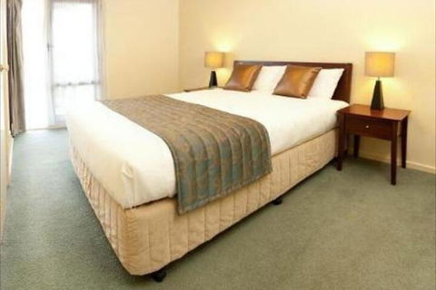 Alphington Serviced Apartments - Redcliffe Tourism 5