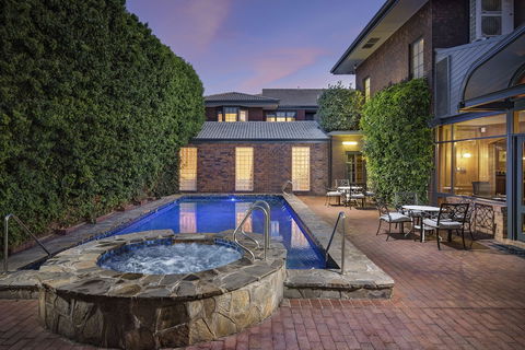 Adelaide Inn - Redcliffe Tourism 0