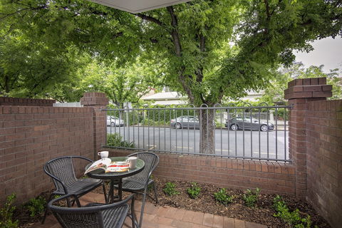 Adelaide Inn - Redcliffe Tourism 4