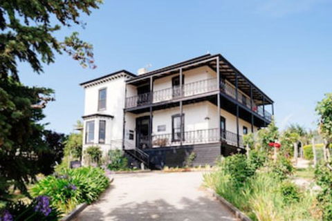 The Dragonfly Inn - Redcliffe Tourism 0