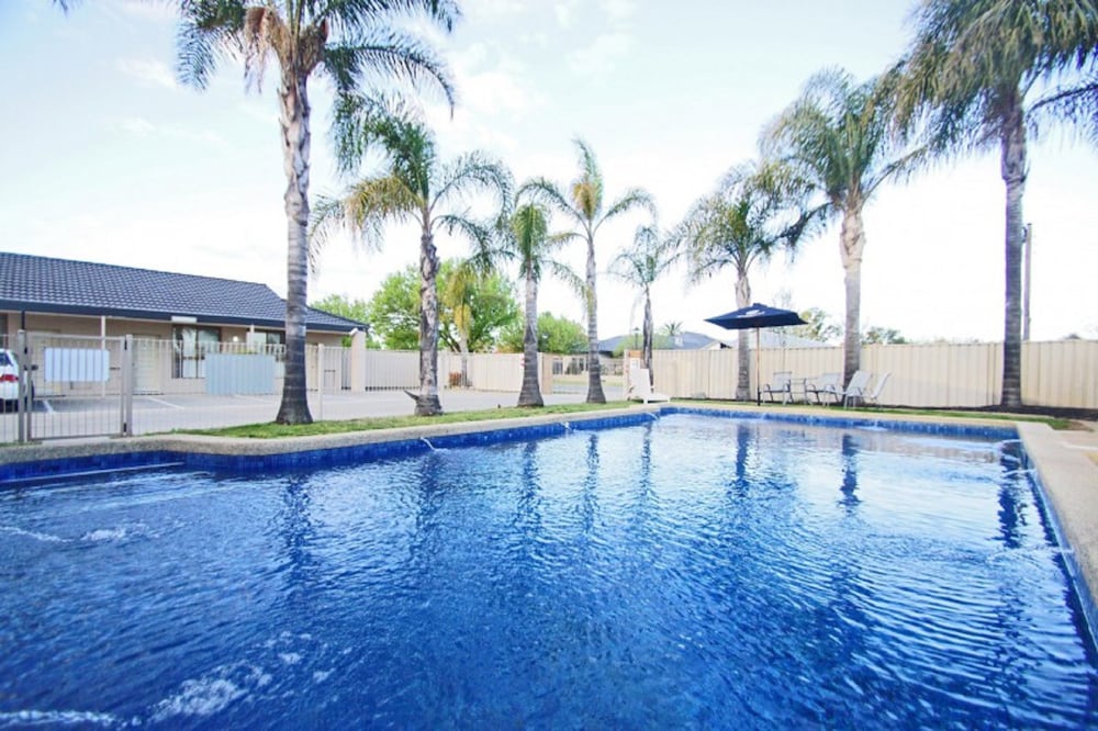  Redcliffe Tourism