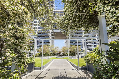 Meriton Suites Broadbeach, Gold Coast - Redcliffe Tourism 3