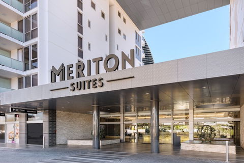 Meriton Suites Broadbeach, Gold Coast - Redcliffe Tourism 1