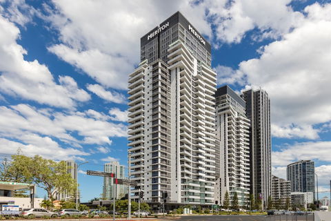 Meriton Suites Broadbeach, Gold Coast - Redcliffe Tourism 0