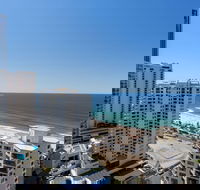 Mantra Legends Hotel - Redcliffe Tourism