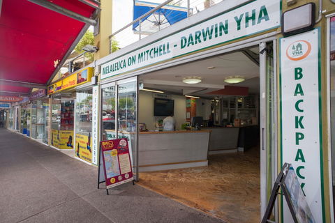 Darwin YHA Melaleuca On Mitchell - Redcliffe Tourism 0