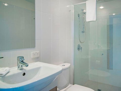 Azzura Greens Resort - Redcliffe Tourism 5