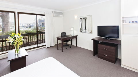 Ibis Styles Canberra Tall Trees - Redcliffe Tourism 4