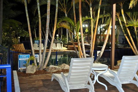 Club Surfers - Redcliffe Tourism 2
